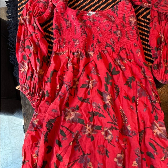 Free People off the shoulder smocked floral boho mini dress size medium - Picture 4 of 5